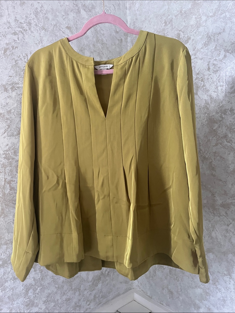 Never Worn - Banana Republic Olive-Tone Pleated Keyhole Blouse